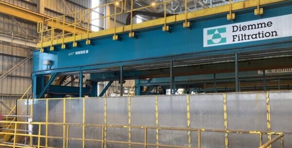 filtración de lodos de fundición y polvos de smelter con filtro prensa de viga superior